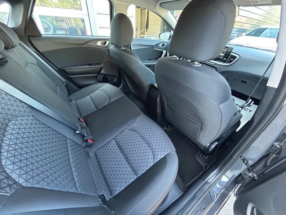 kia ceed 1.6 crdi - 2021 - 39.000km - 1. vlasnik - reg 1 god ! - slika 9