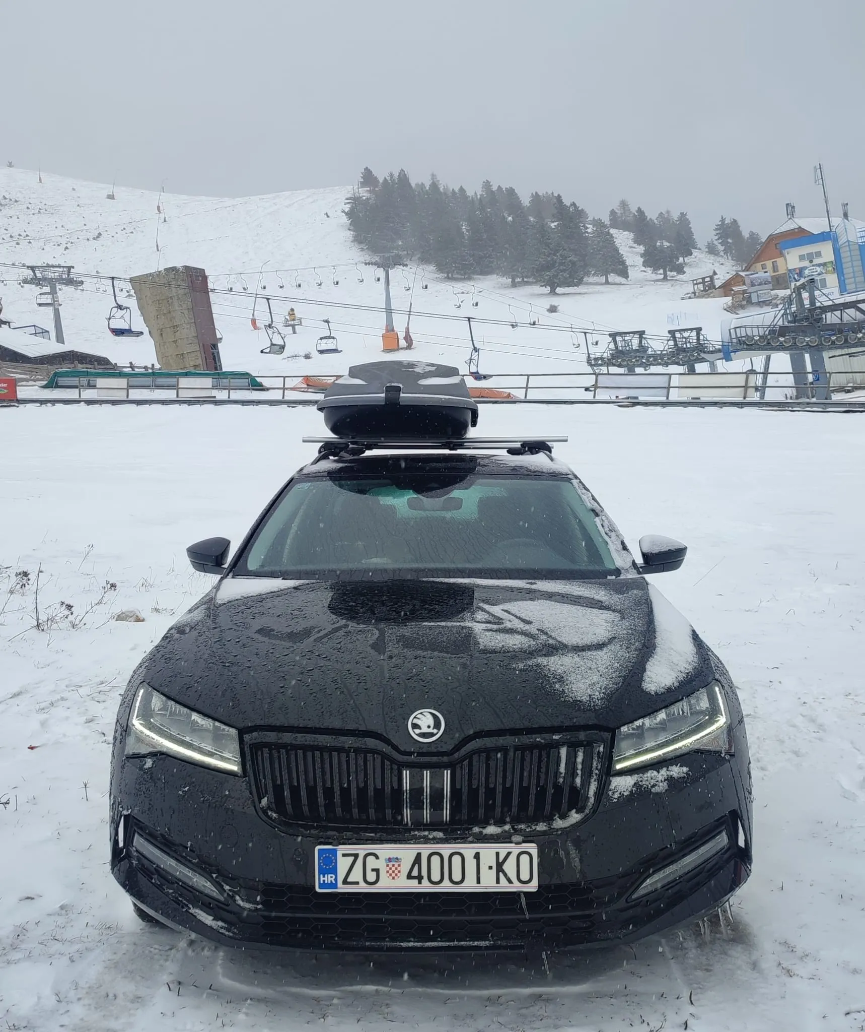 škoda superb 2023 | 2 seta alu felgi+ljetne i zimske gume | top stanje - slika 2