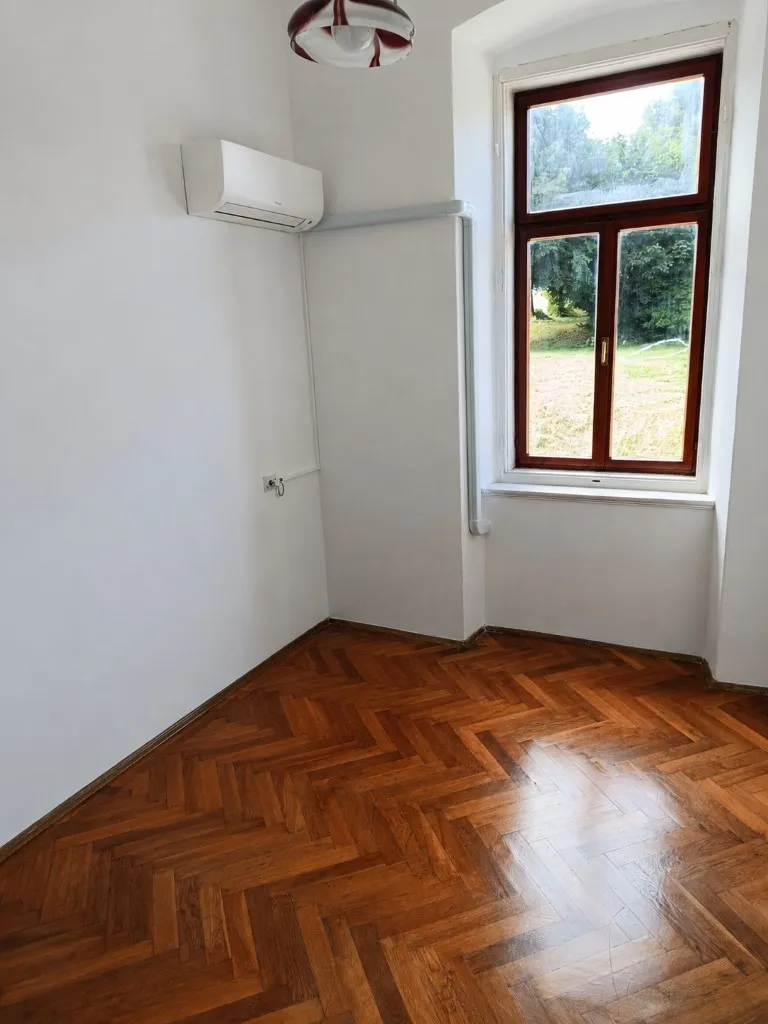 na prodaju je predivan dio autentične talijanske vile blizina arene. - slika 14