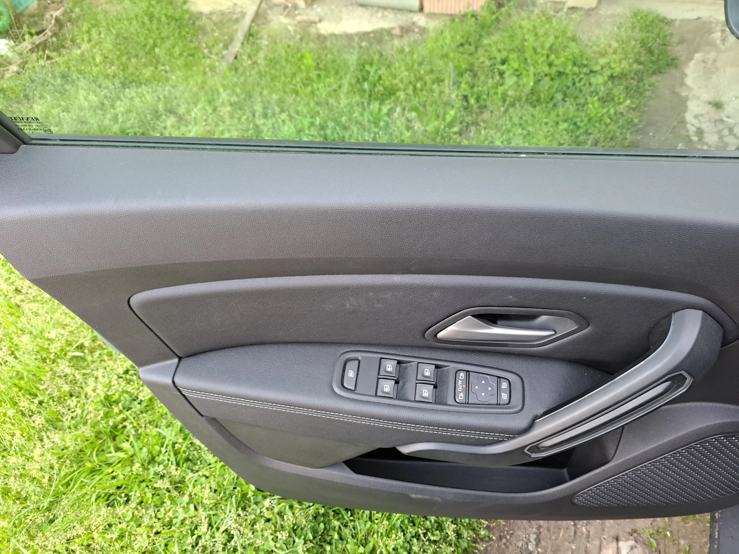 dacia duster mažen i pažen - slika 2