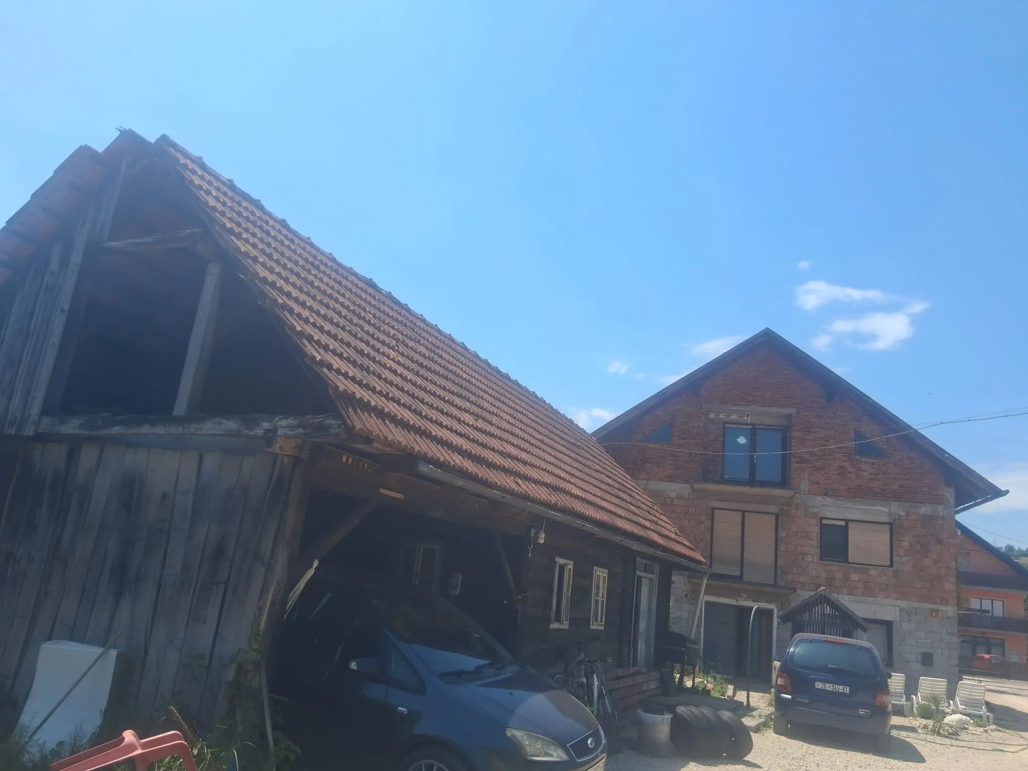 prodajem kucu donja pušća s puno potencijala - slika 24