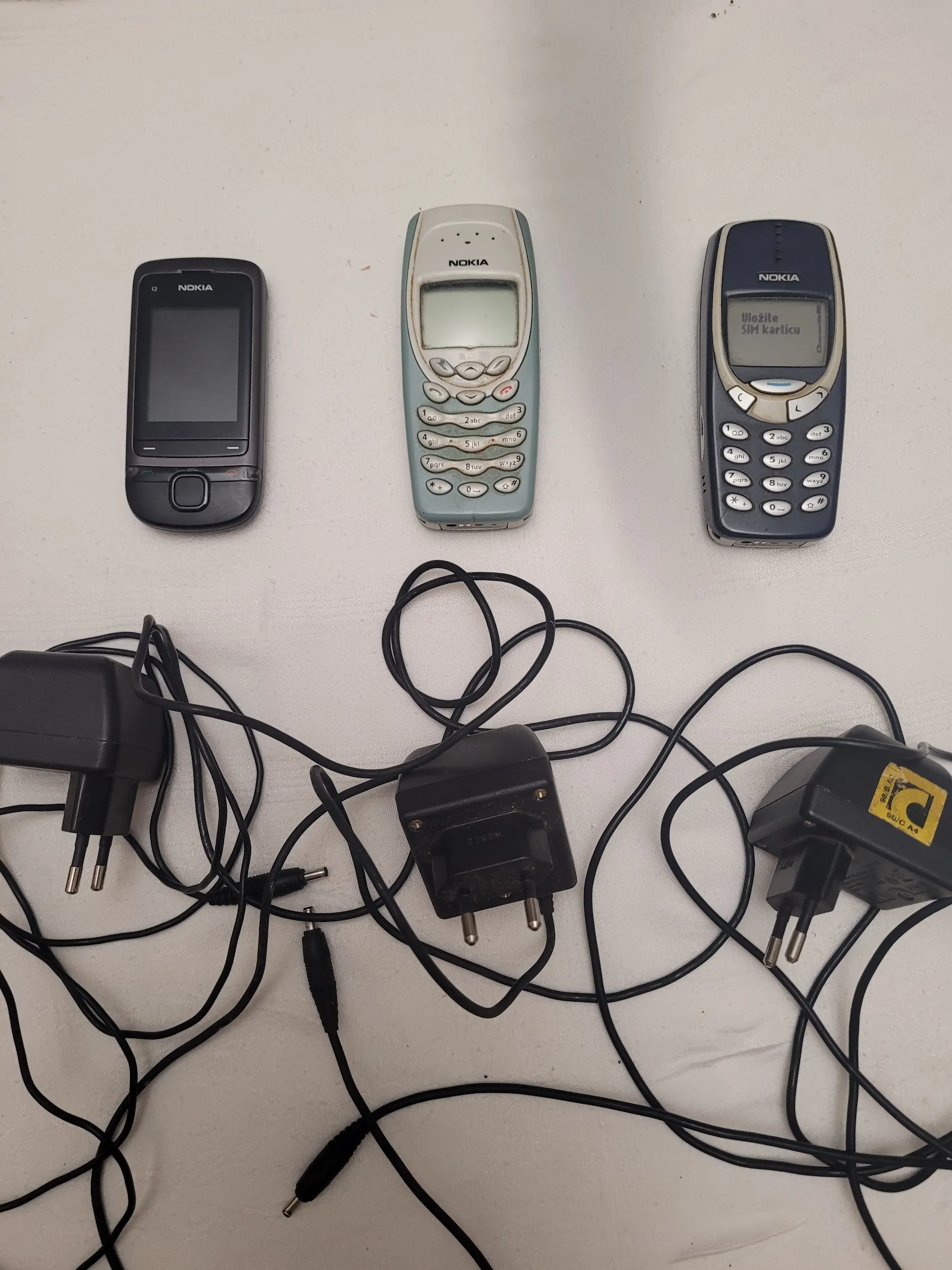 hitno prodajem nokiu 3210 i c2-05 - slika 2