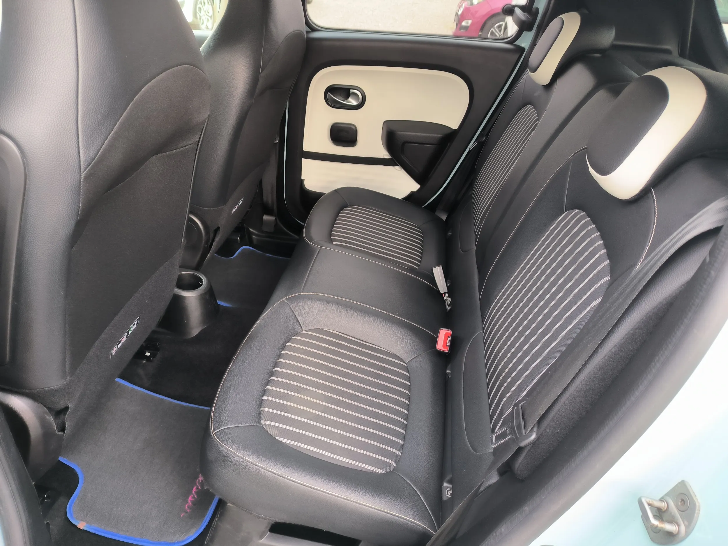 renault twingo 1.0 intens, servisna, jamstvo, reg. 1 godinu - slika 14