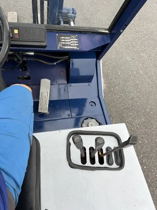 komatsu fd 45t - slika 11