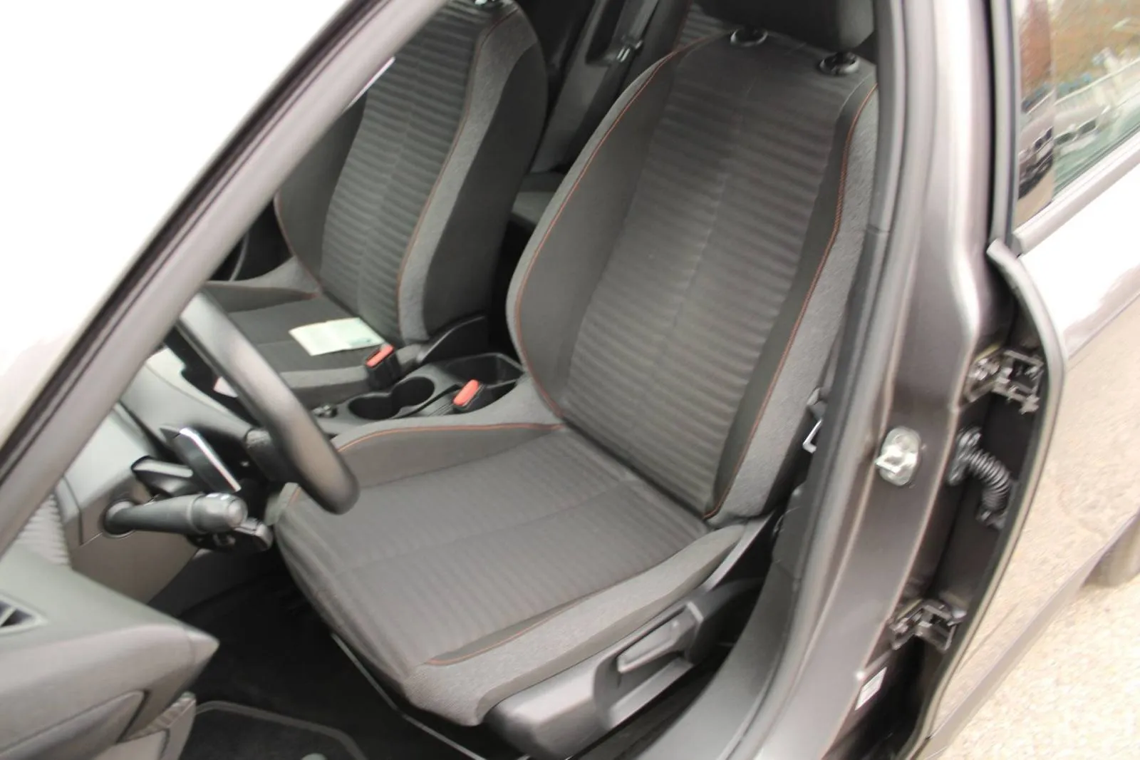 peugeot 2008 1.2 puretech automatik *led, navigacija* - slika 9