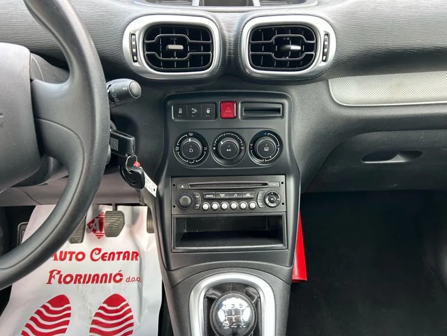 citroën c3 picasso 1,2 benzin 2016.,servisna, park senz, led, kuka.... - slika 13