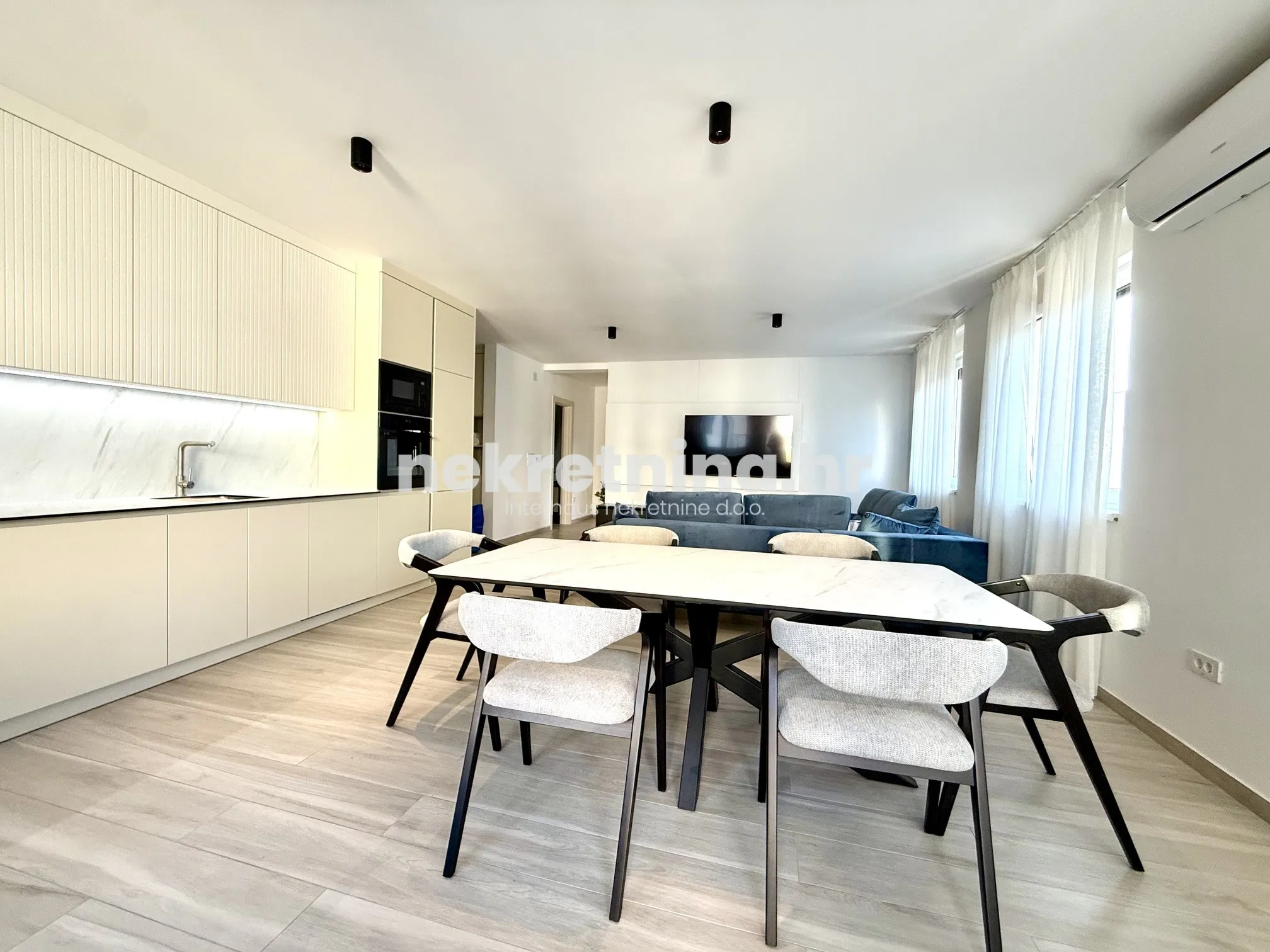 prodaja - trosobni stan: poreč, 105m2 + spremište 30m2, novogradnja - slika 12
