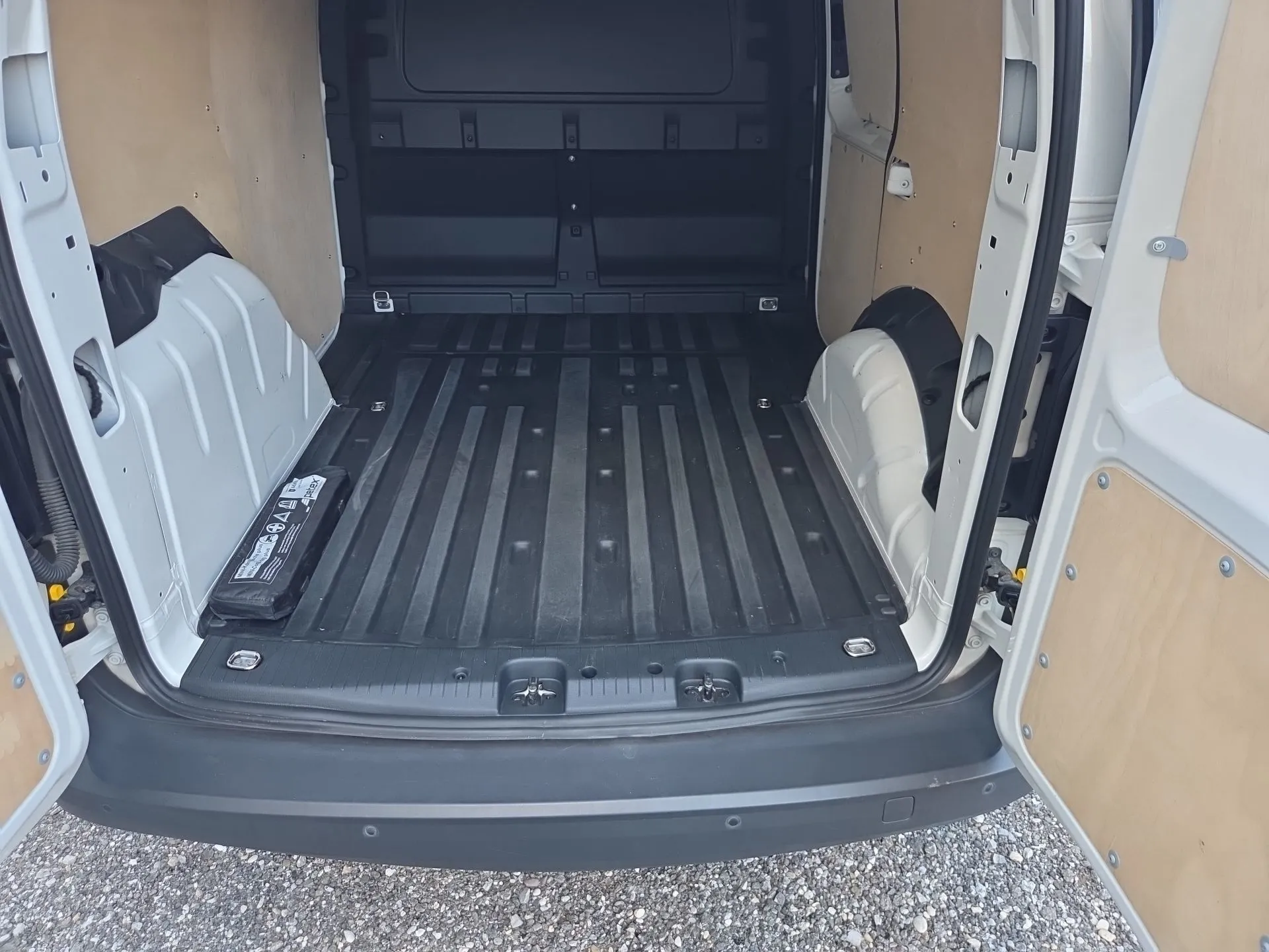 volkswagen caddy 2.0 tdi 75kw 15150+pdv - slika 16