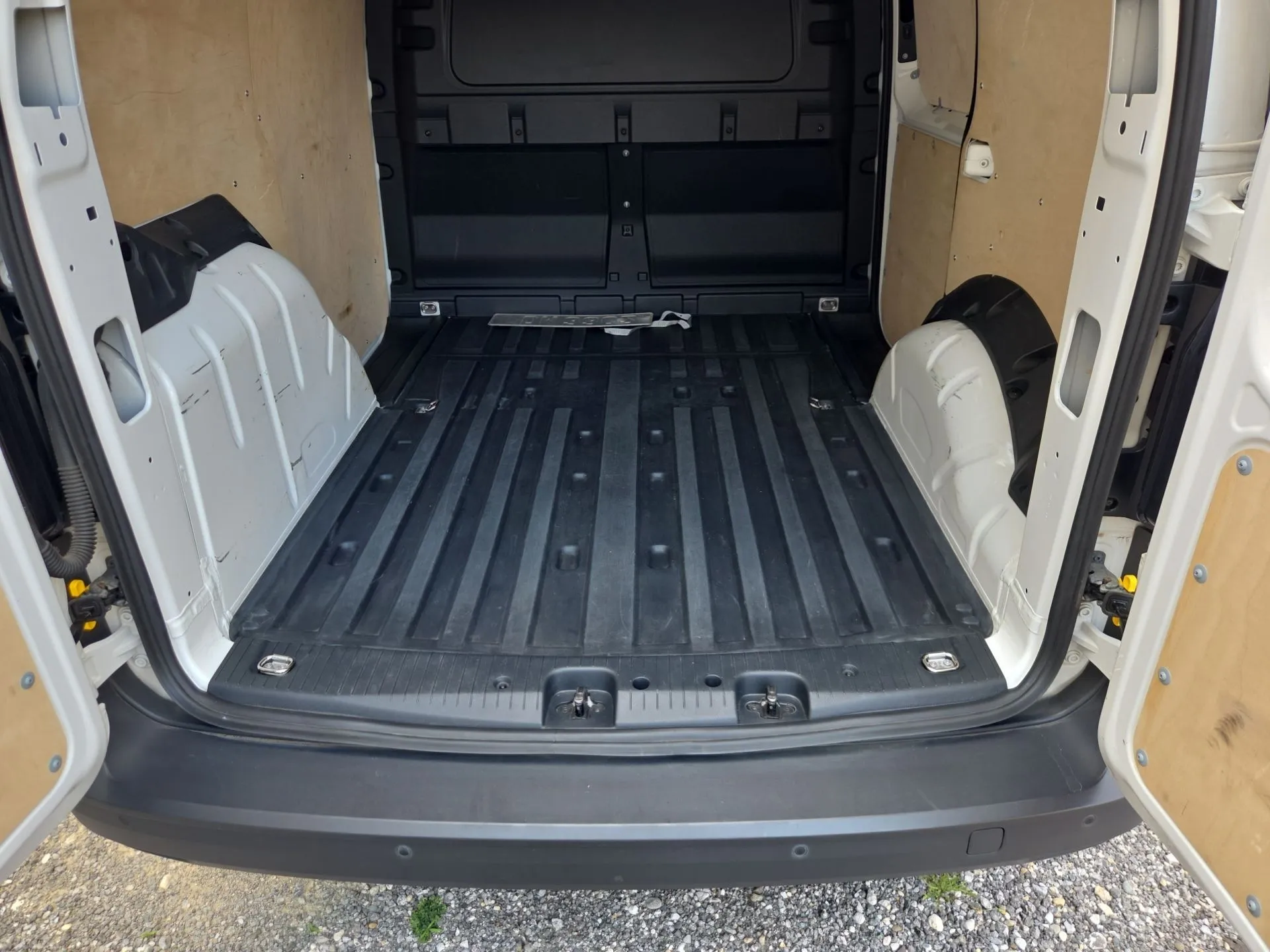 volkswagen caddy 2.0 tdi 75kw 15150+pdv - slika 16