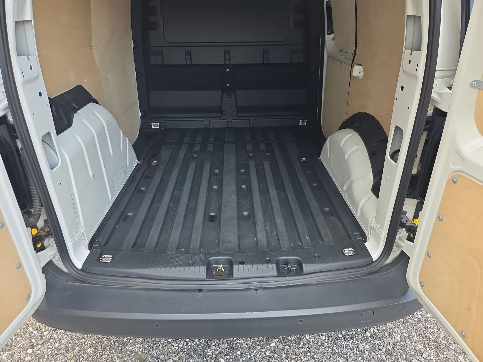 volkswagen caddy 2.0 tdi 75kw 15150+pdv - slika 18