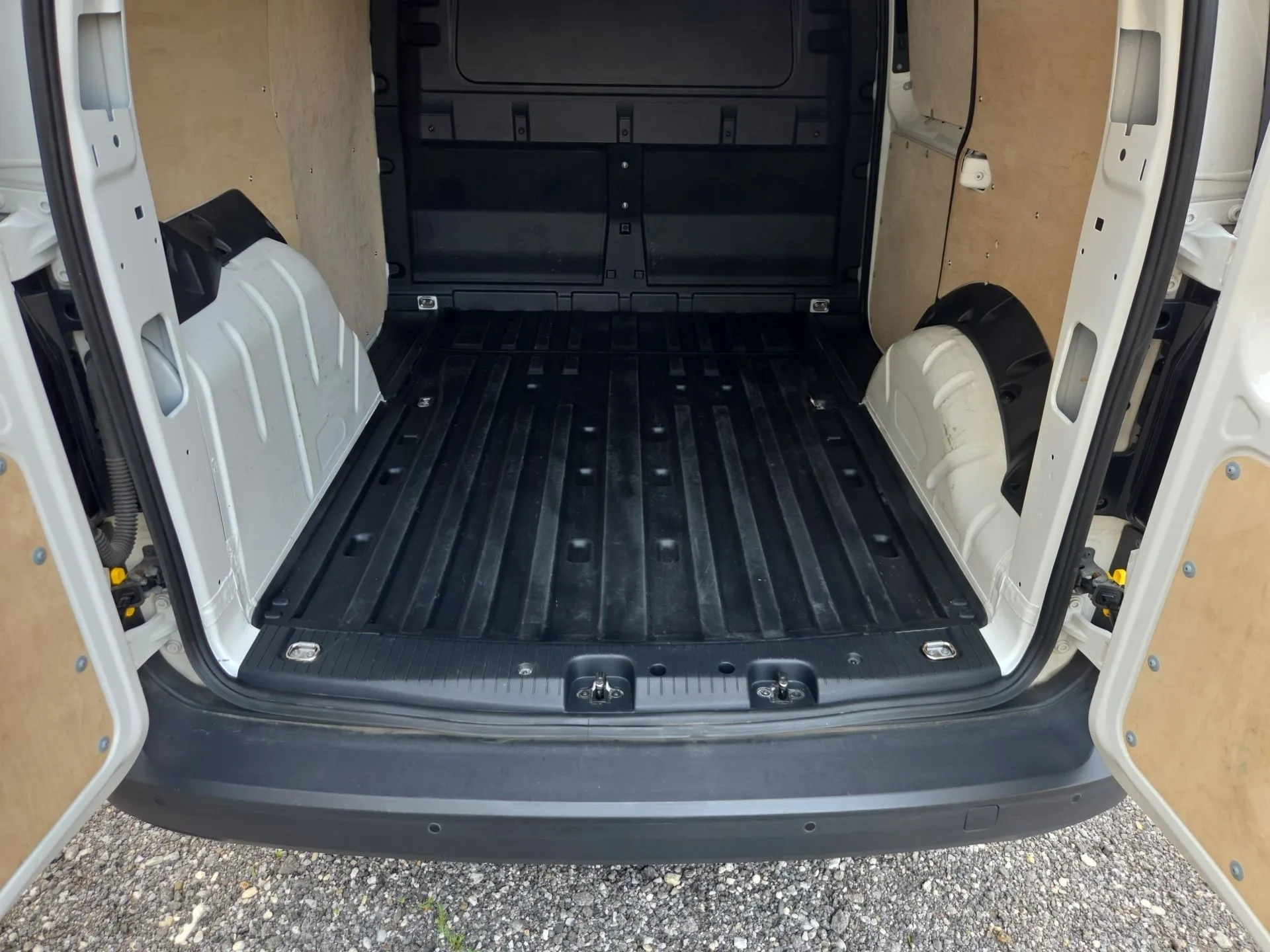 volkswagen caddy 2.0 tdi 75kw 15150+pdv - slika 18