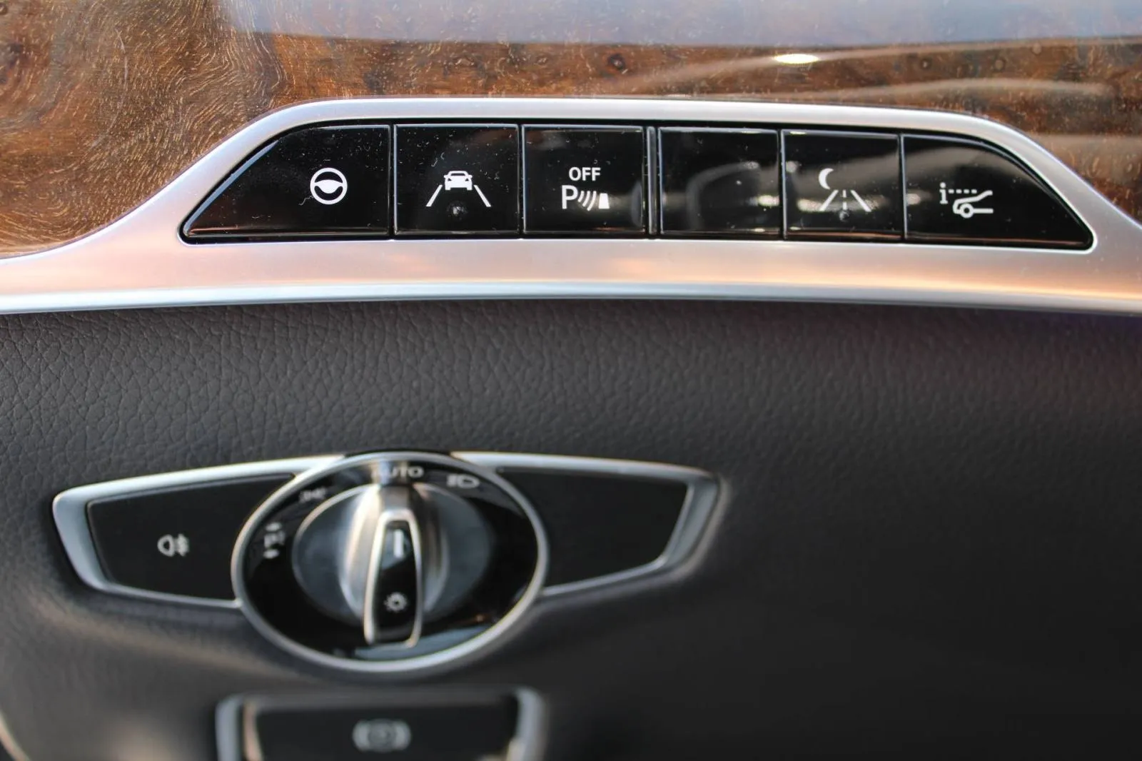 mercedes-benz klasa s 350d 4matic *panorama, burmester, kamera 360* - slika 20
