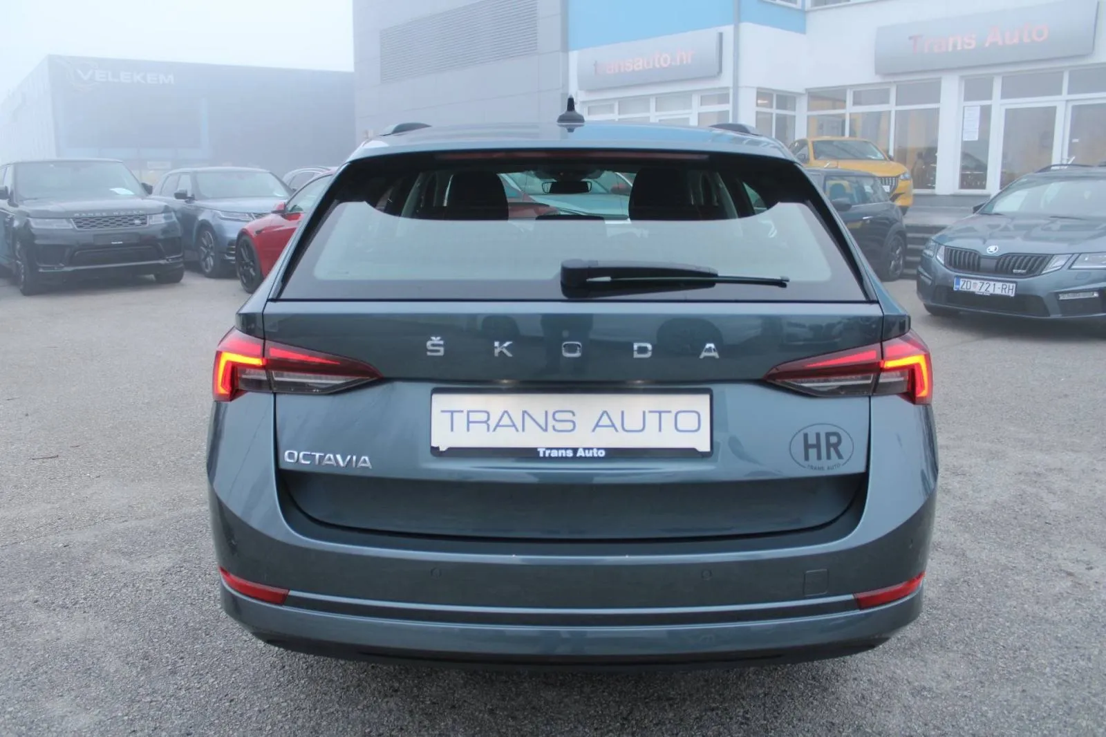 škoda octavia combi 2.0 tdi dsg executive *led, navigacija* - slika 6