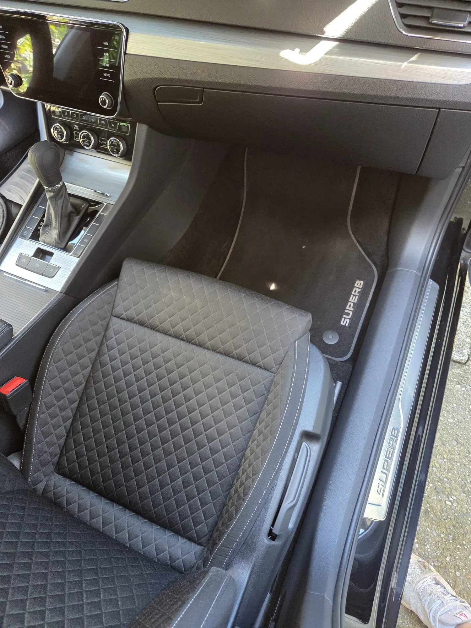 škoda superb 2023 | 2 seta alu felgi+ljetne i zimske gume | top stanje - slika 12