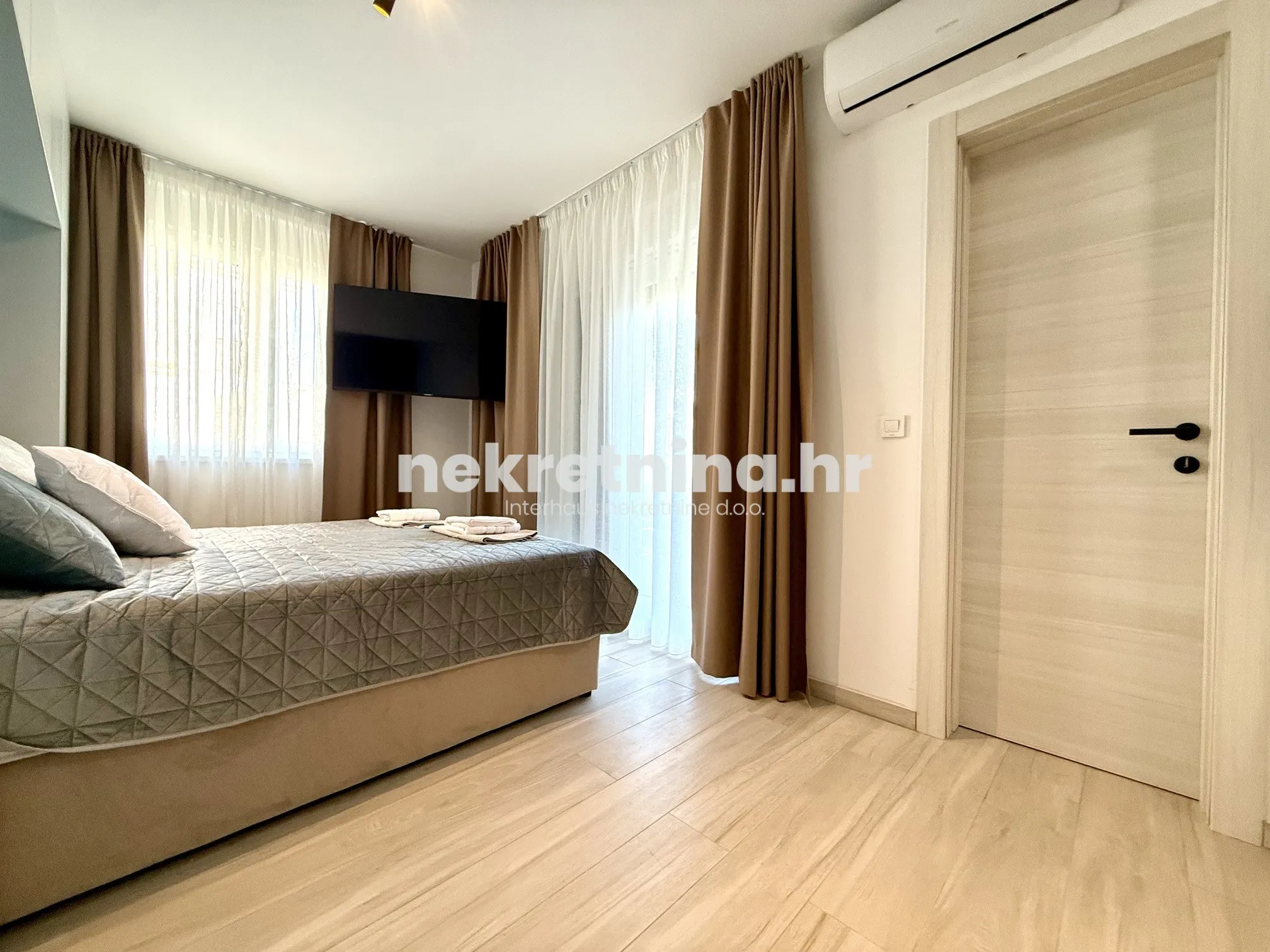 prodaja - trosobni stan: poreč, 105m2 + spremište 30m2, novogradnja - slika 13