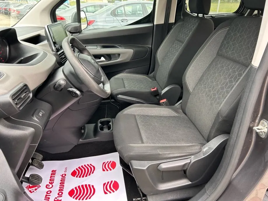 peugeot rifter 1,5 bluehdi 2020.,7-sjedala, navi, park senz, tempomat - slika 13