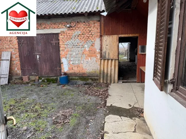 vukovar, sajmište 194 kuća 40m2 i 3 p.z. na ok. 1079 m2 - slika 13