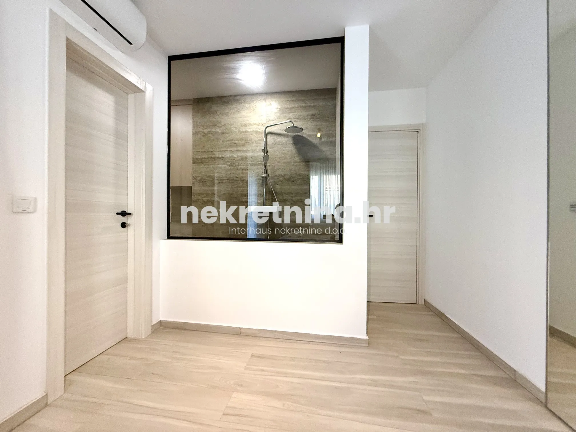 prodaja - trosobni stan: poreč, 105m2 + spremište 30m2, novogradnja - slika 16
