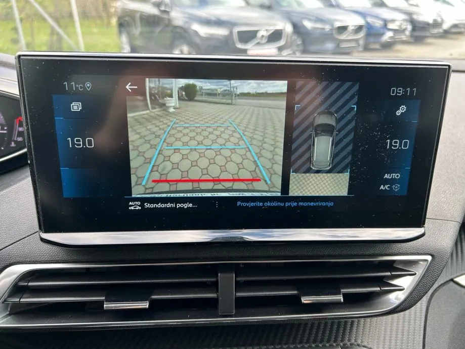 peugeot 3008 1,5 blue hdi 2022.,hr vozilo, servisna, navi, kamera.... - slika 16