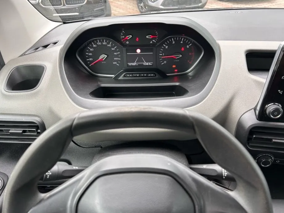 peugeot rifter 1,5 bluehdi 2020.,7-sjedala, navi, park senz, tempomat - slika 17