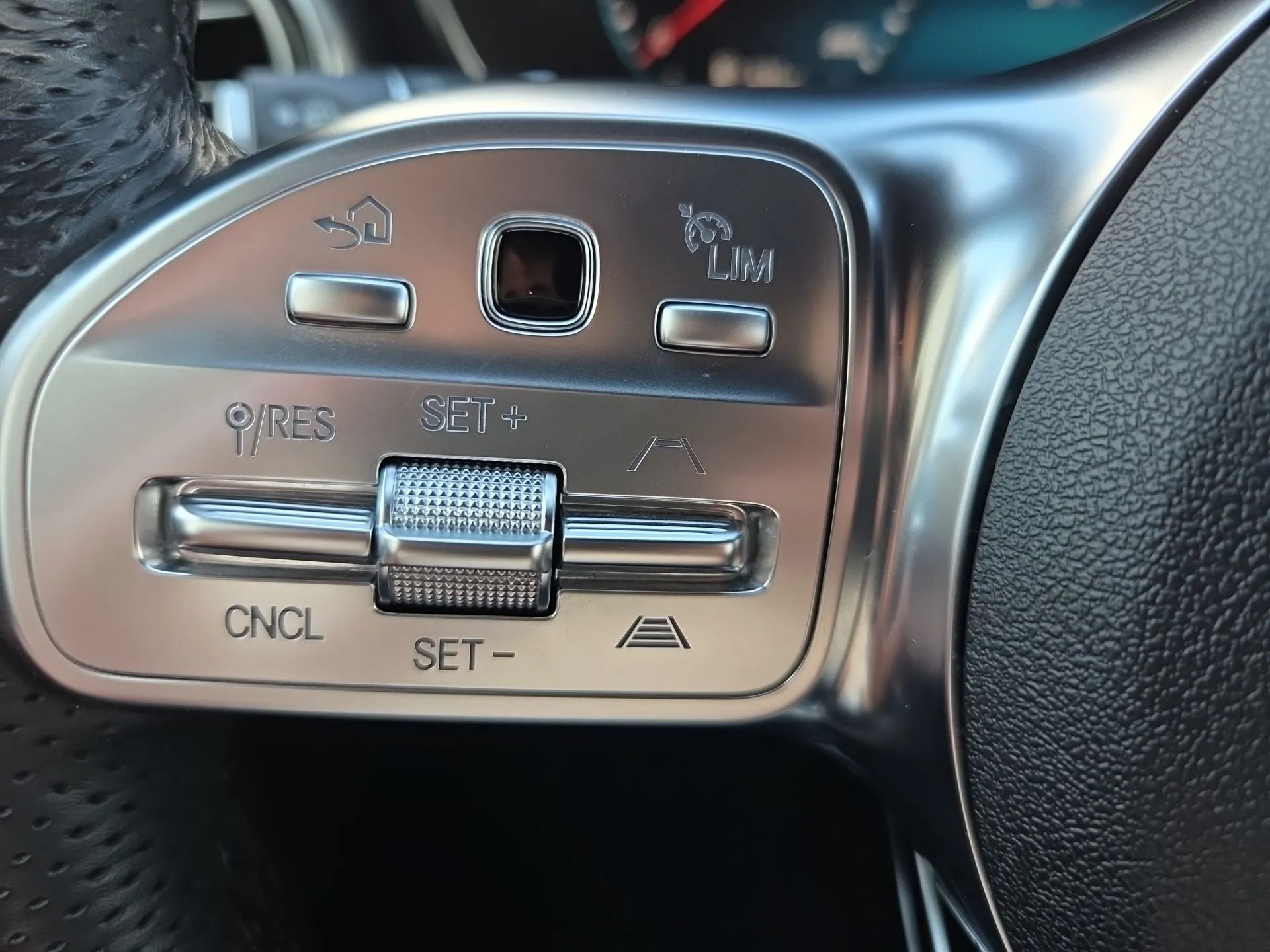 mercedes-benz glc plug-in hibrid 300de amg *registrirano* - slika 16