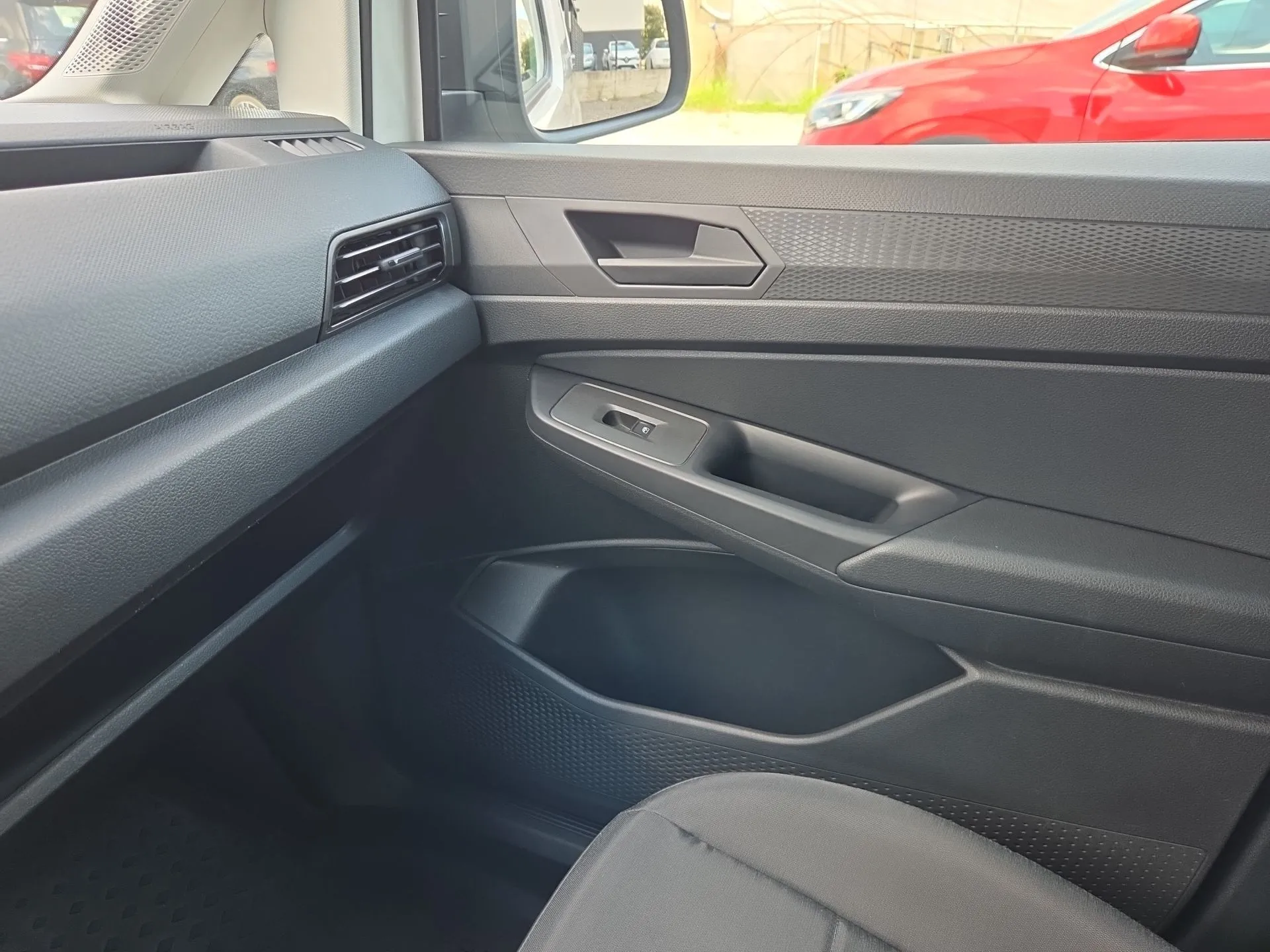 volkswagen caddy 2.0 tdi 75kw 15150+pdv - slika 15