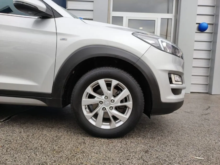hyundai tucson 1,6 crdi - hybrid - 120.000km - kamera - navi - reg ! - slika 7