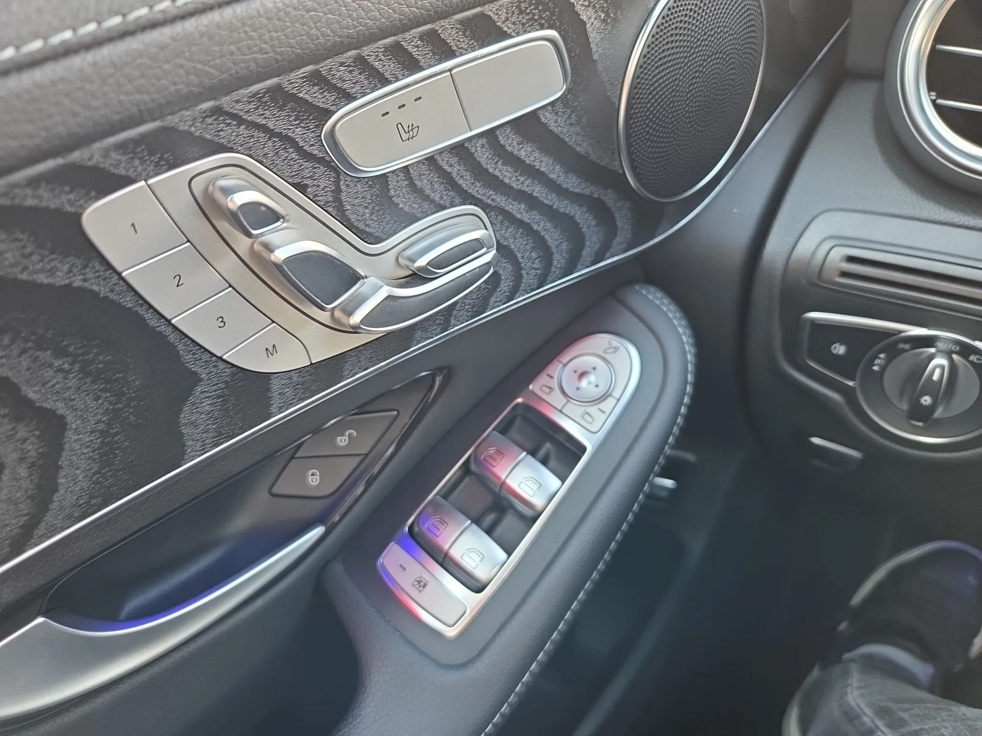 mercedes-benz glc plug-in hibrid 300de amg *registrirano* - slika 18