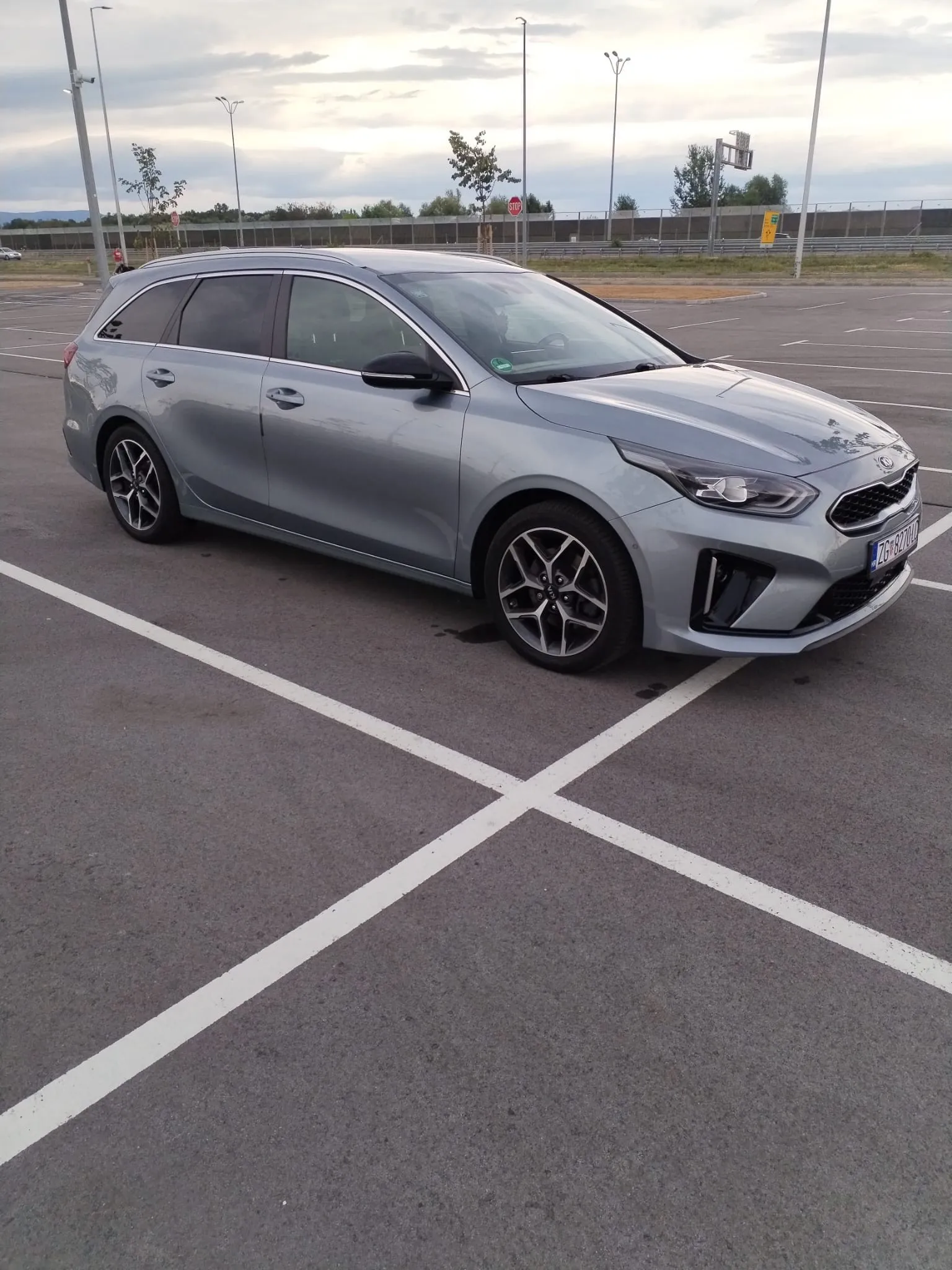 kia ceed 1.6d gt line full oprema. rijdak primjerak sa ovom opremom. - slika 2
