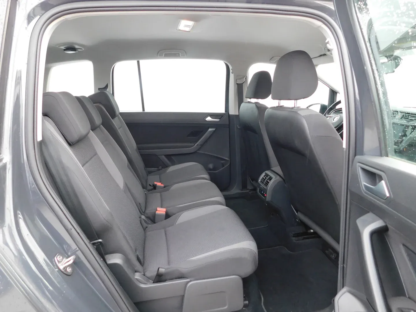 09292 volkswagen touran 1.6 tdi dsg trendline - slika 12