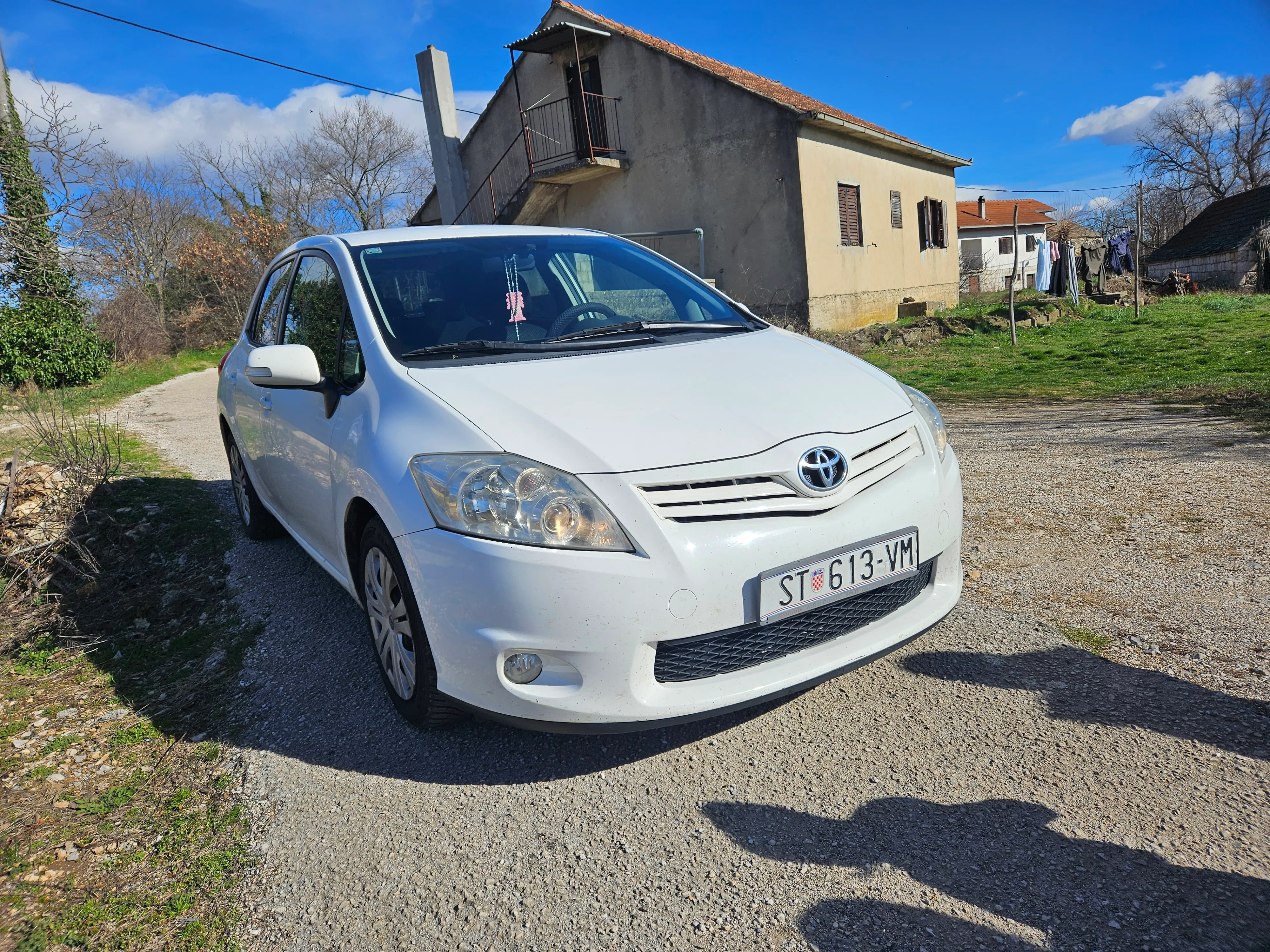 toyota auris - slika 1