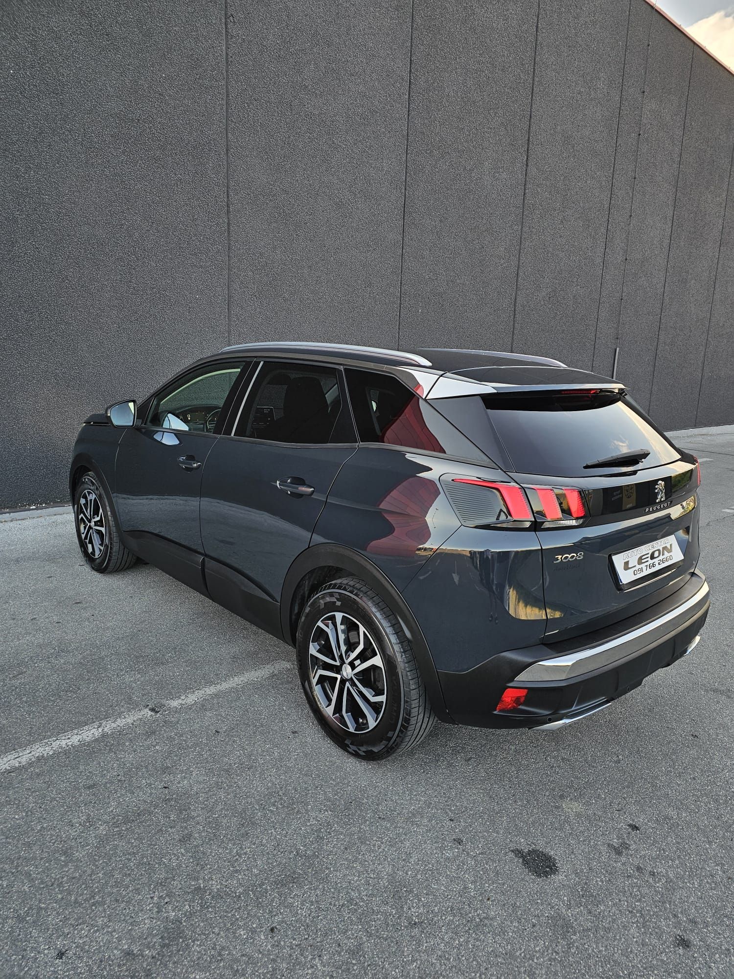 peugeot 3008 1,2 , 164000 km 2017g. - slika 4