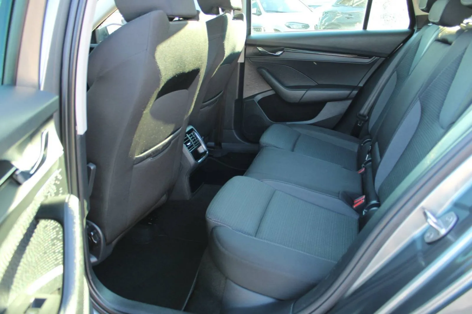 škoda octavia combi 2.0 tdi dsg 150ks *led, navigacija* - slika 10