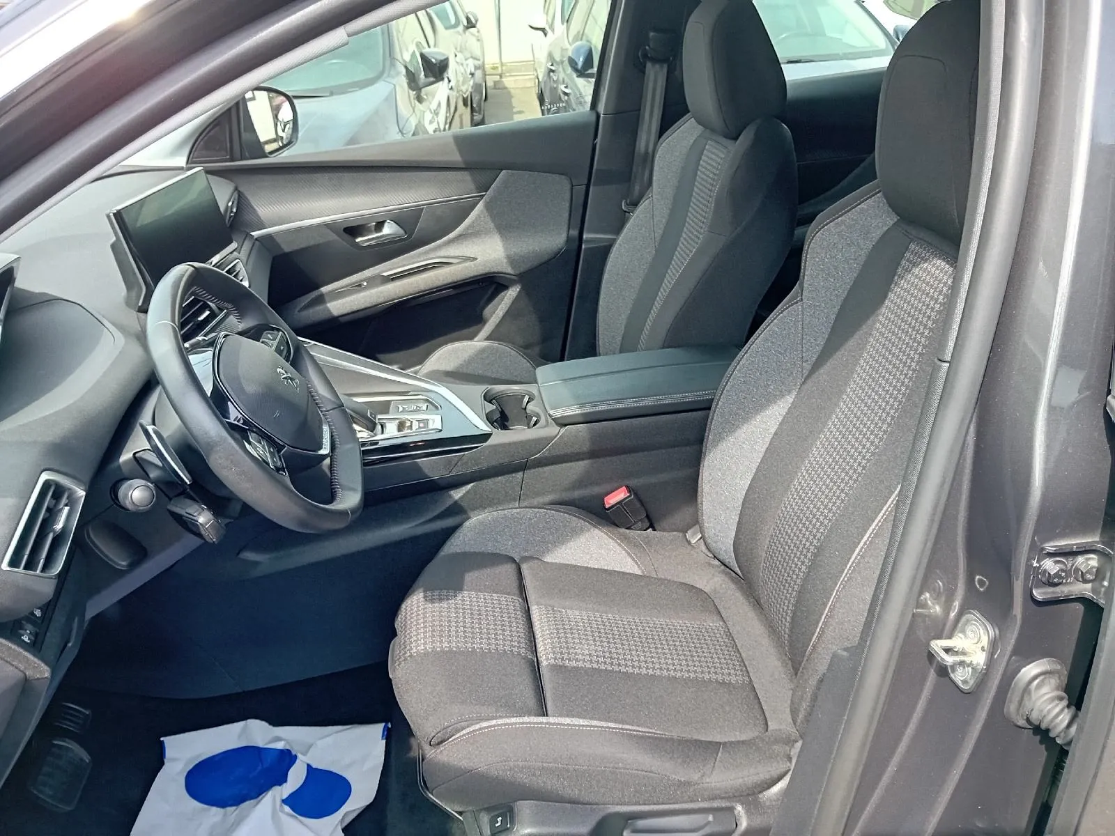 peugeot 3008 1,5 bluehdi automatik,do 2 godine jamstva,u sustavu pdv-a - slika 13