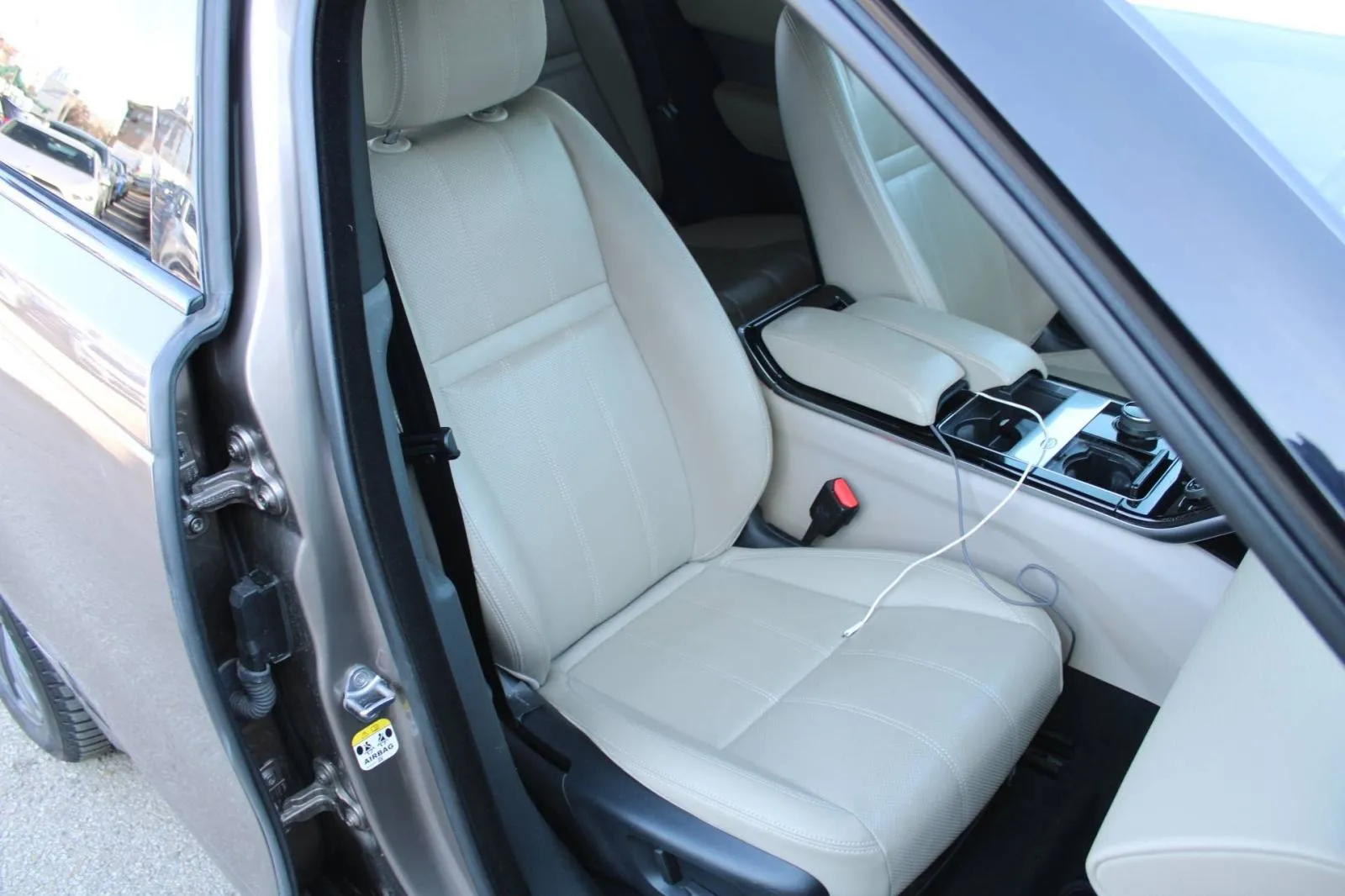 land rover range rover velar 2.0d automatik *led, navigacija, kamera* - slika 14