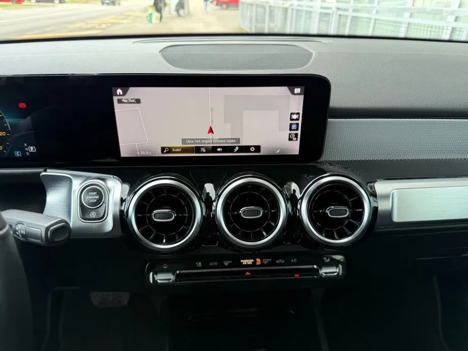 mercedes glb 200d automatik °velika navi°kamera°leasing bez učešća° - slika 20