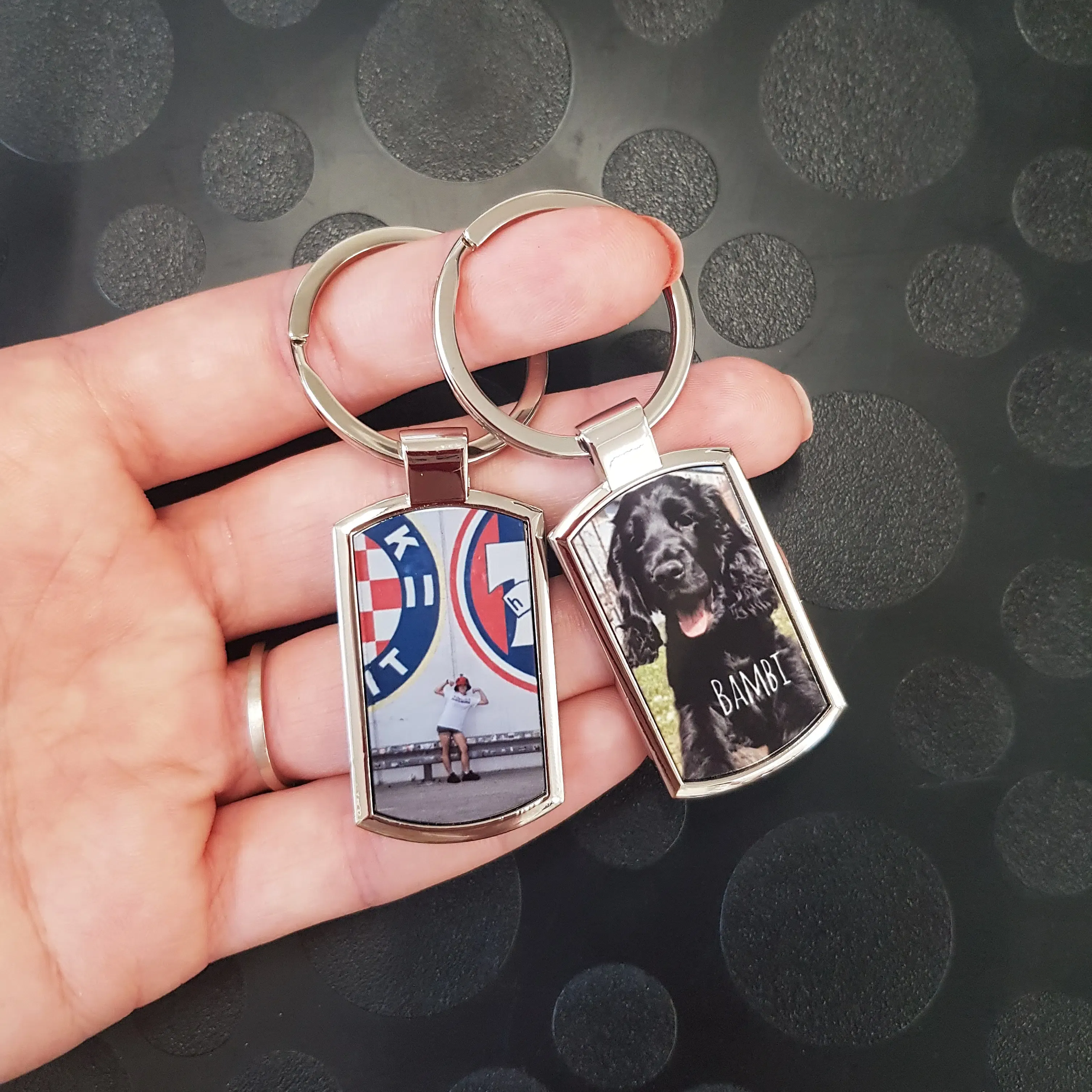 Metalni privjesak sa slikom u boji - Otočac
