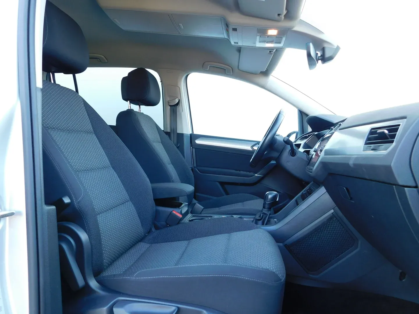 10135 volkswagen touran 2.0 tdi dsg r-line - slika 11