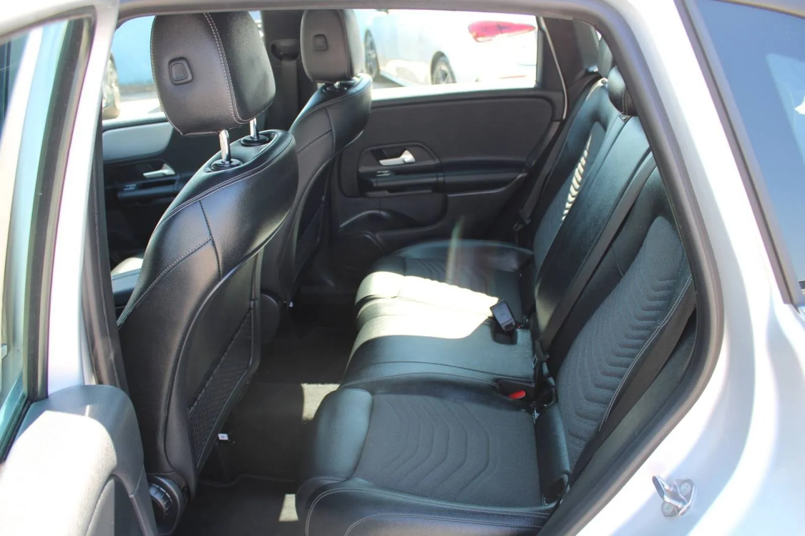 mercedes-benz klasa b 180d automatik *led, navigacija, kamera* - slika 10