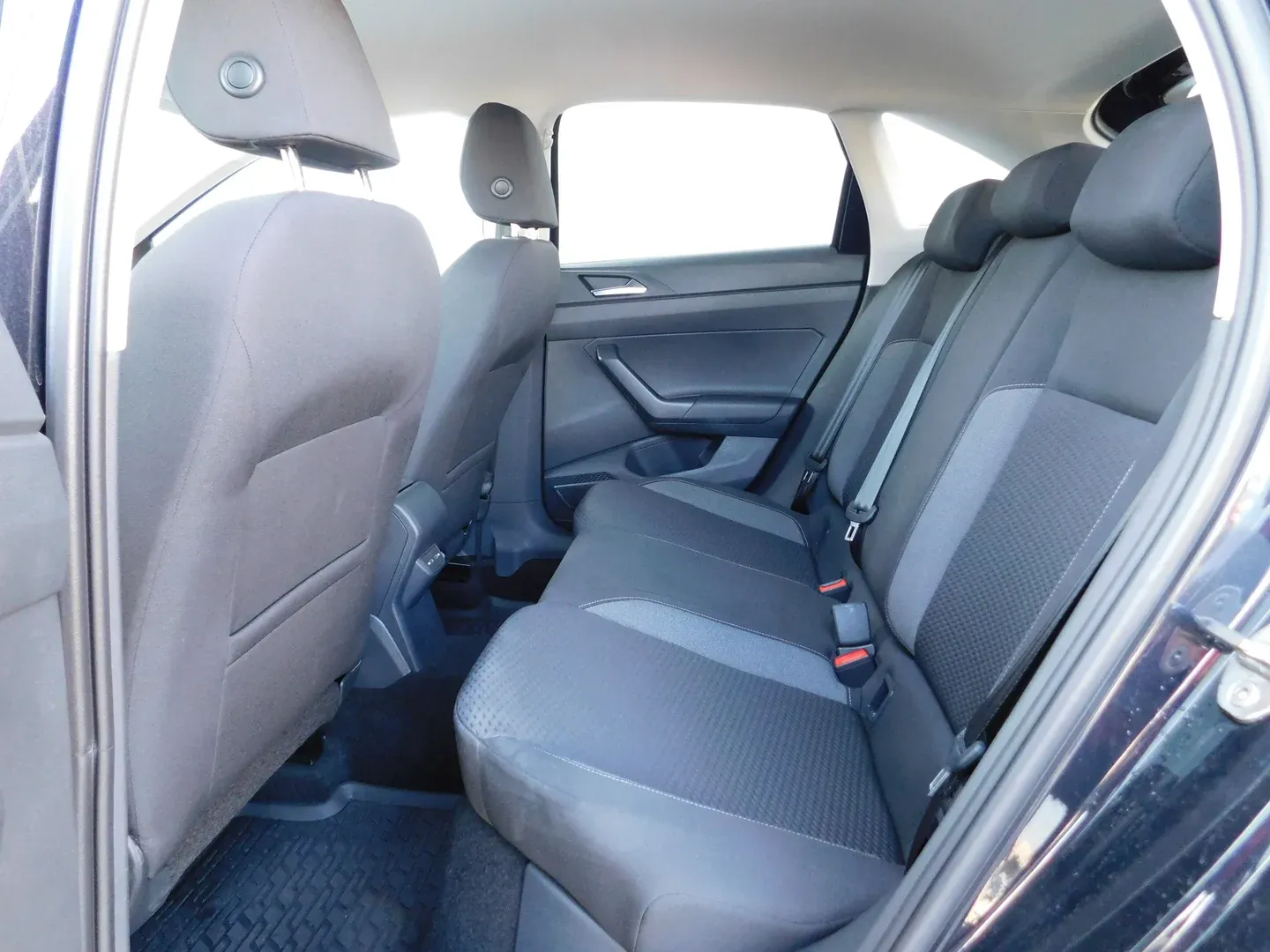 10894 volkswagen taigo 1.0 tsi life - slika 11