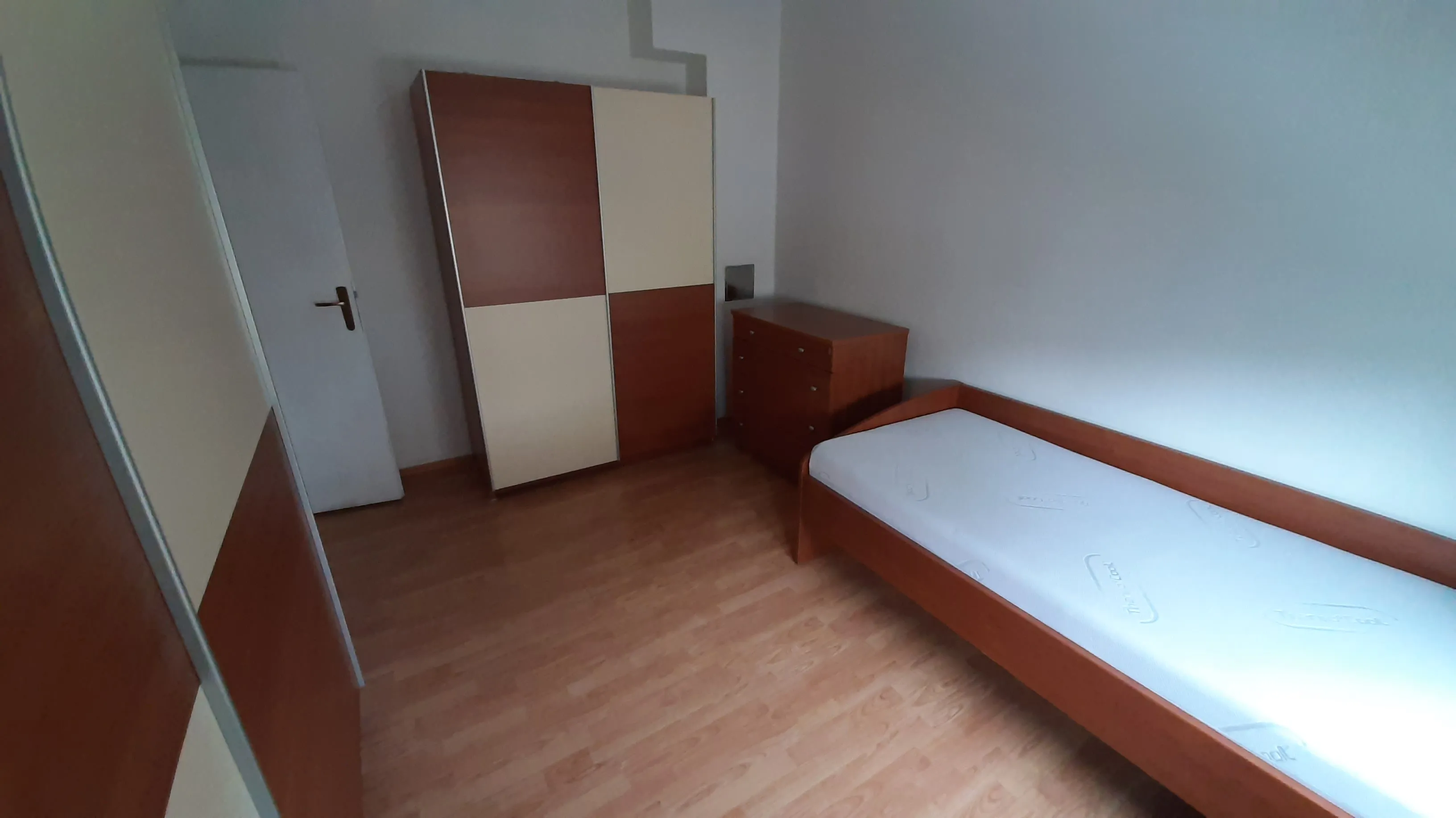 iznajmljujem potpuno uređen i opremljen stan 70m2 u centru bjelovara - slika 8