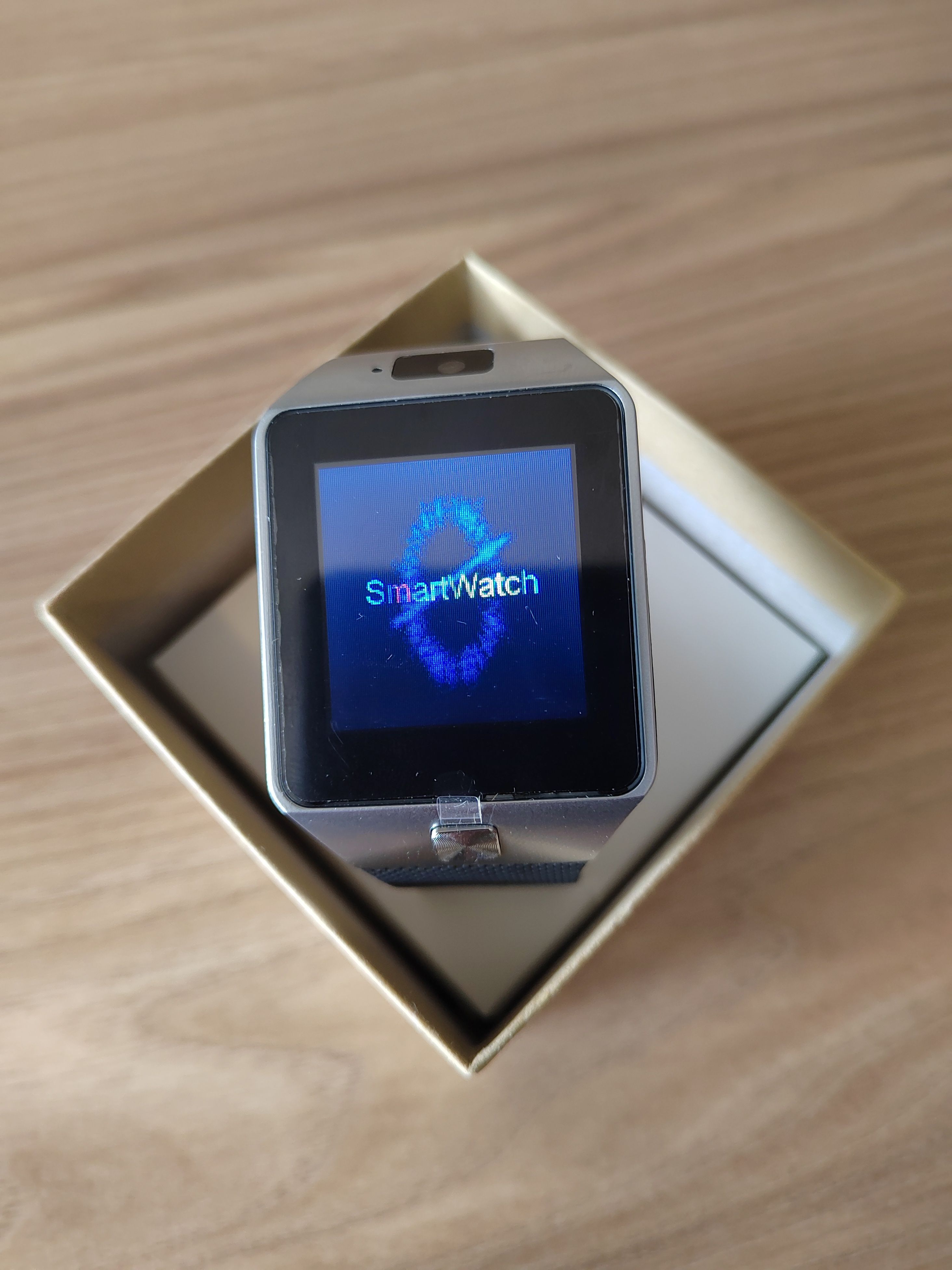 pametni sat crni ili metalizirani na karticu kao mobitel - slika 9
