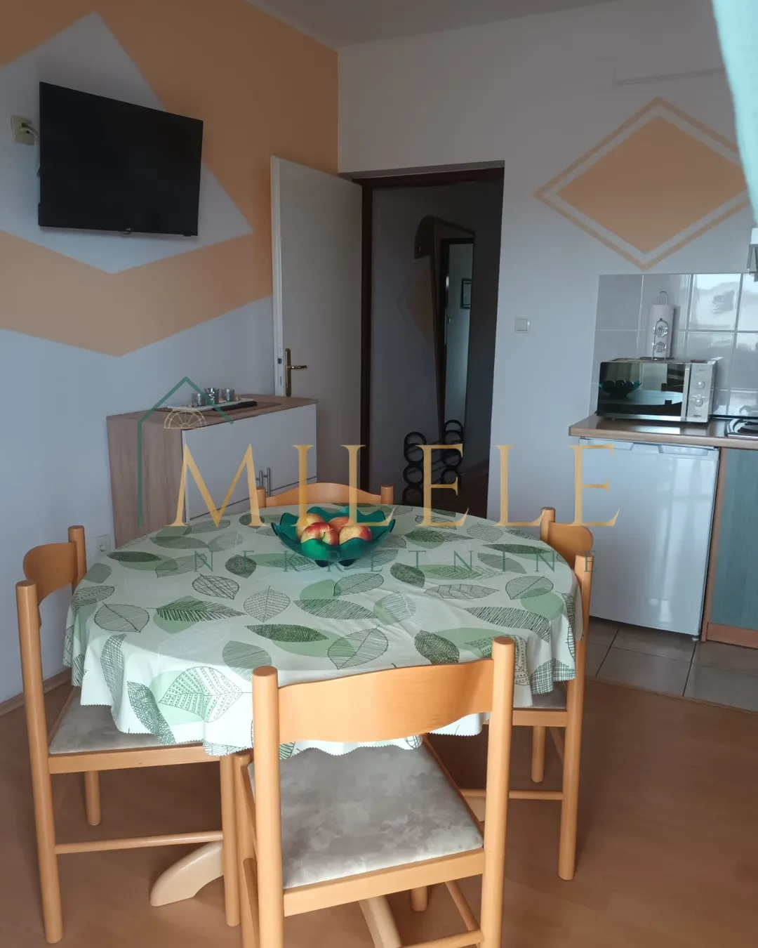 vodice kuća sa 5 apartmana - slika 16