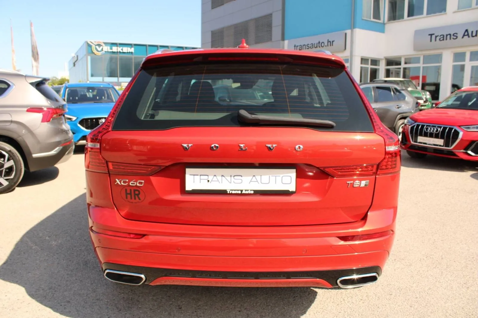 volvo xc60 t8 recharge awd r-design *panorama, led, navigacija* - slika 6