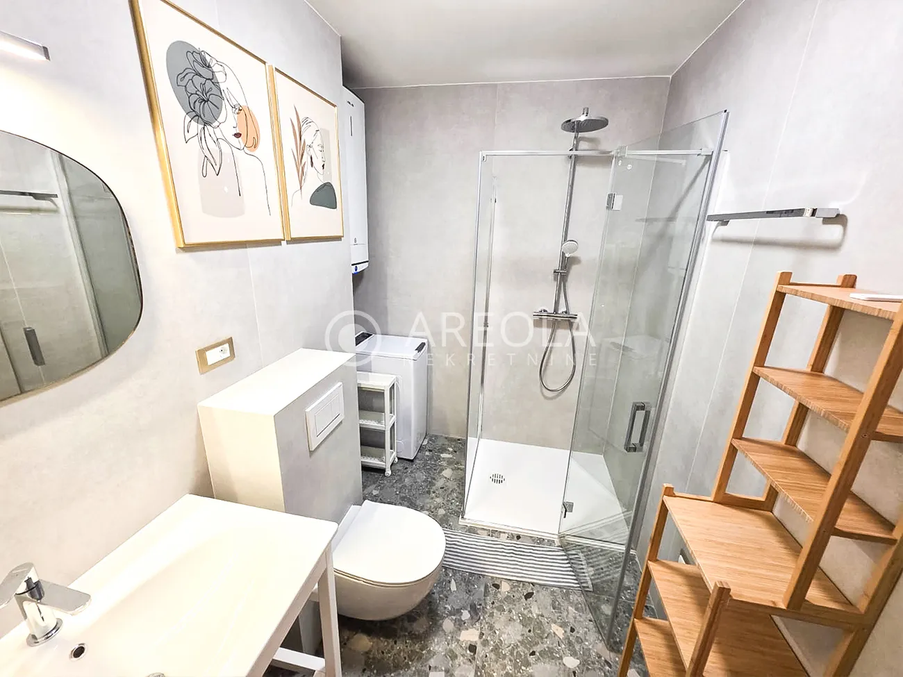 split, pujanke – trosoban stan s 3 lođe, renoviran i novo namješten! - slika 18
