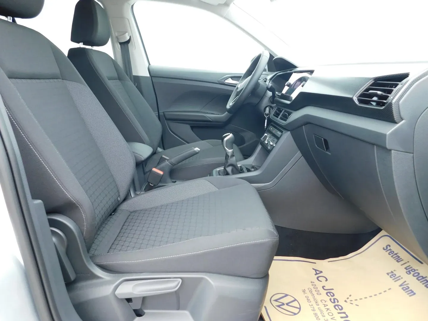 10995 volkswagen t-cross 1.0 tsi life - slika 12