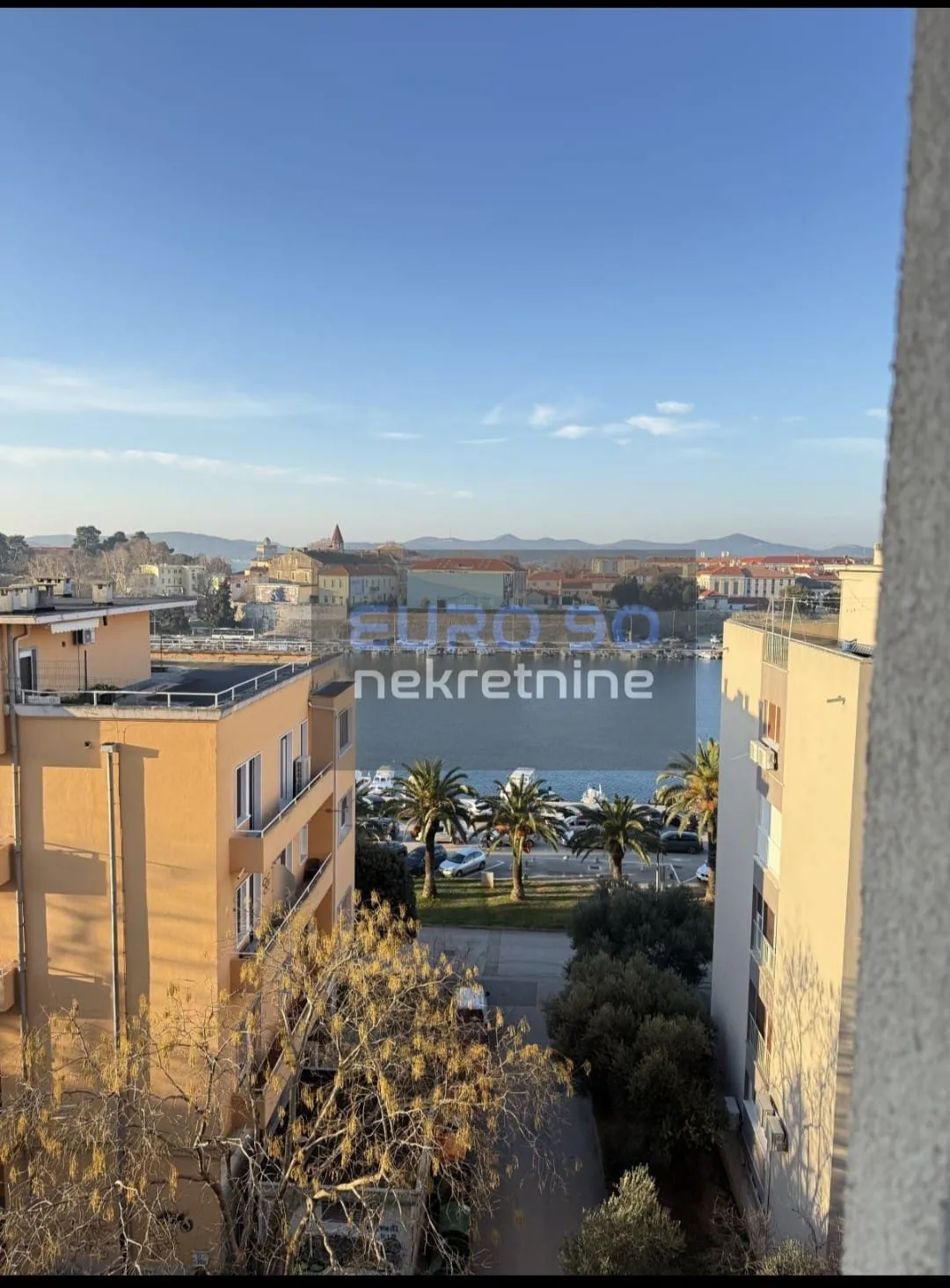 zadar/branimirova obala-renoviran dvosoban stan s liftom,60m2,lokacija - slika 2