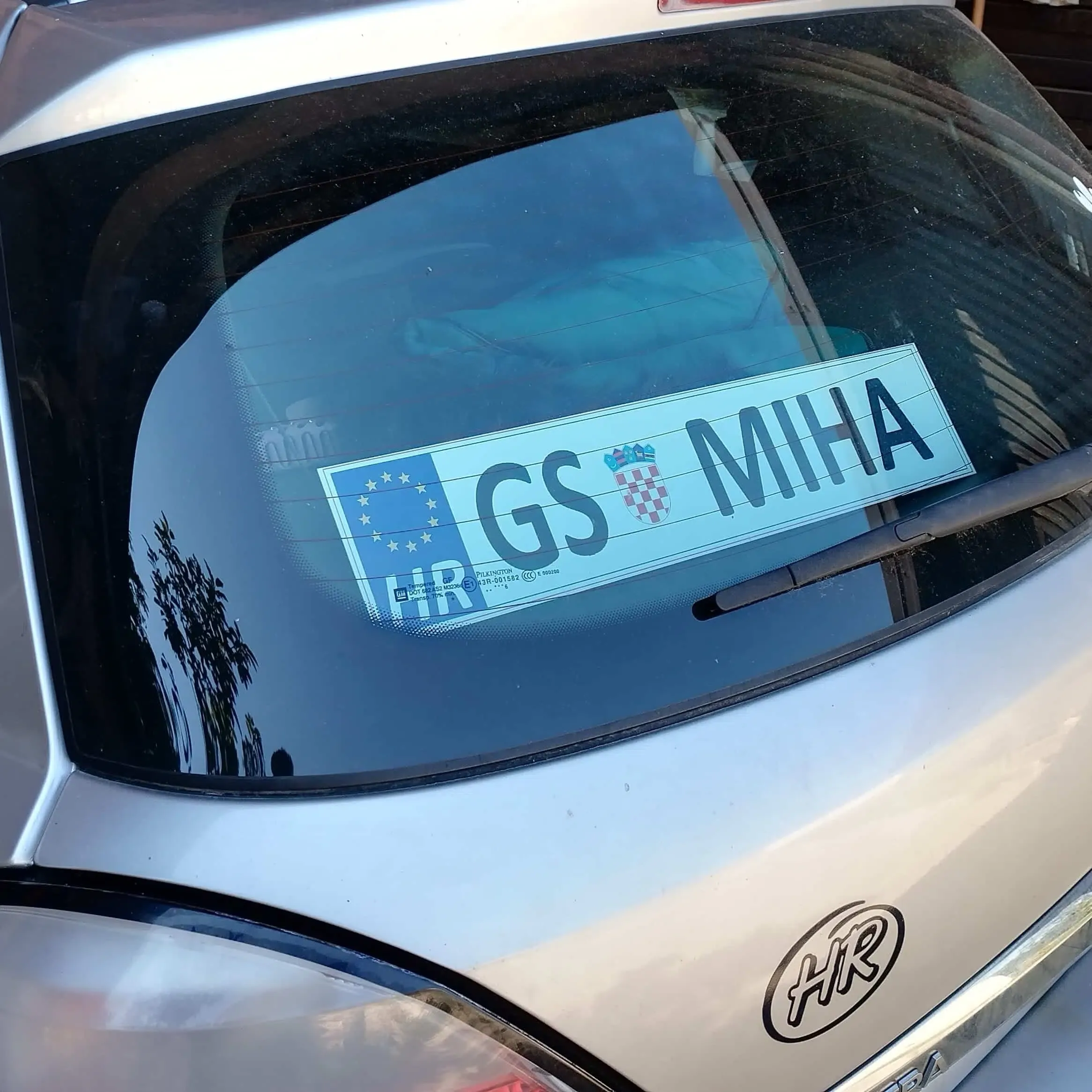 Registracija s natpisom po želji (metalna) - Otočac