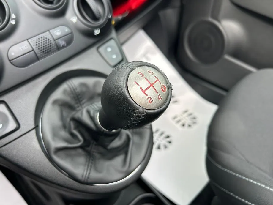 abarth 500 140 cabrio - 2015 - 100.000km - servisna - reg 1 god !!! - slika 19