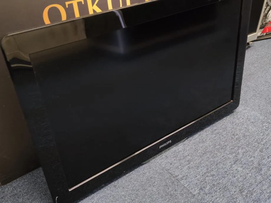 philips tv 82 cm (32") // r1, rate !! - slika 2